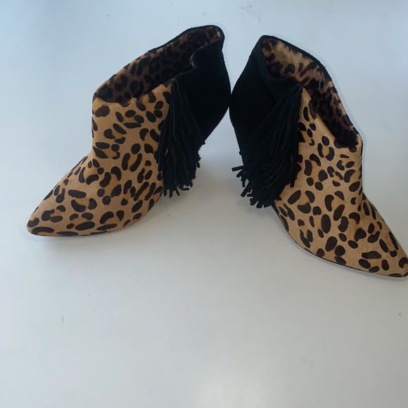 Betsey Johnson Leopard Calf Hair/Black Suede Fringed, 4” Wedge Bootie. Size 10 - Picture 3 of 10